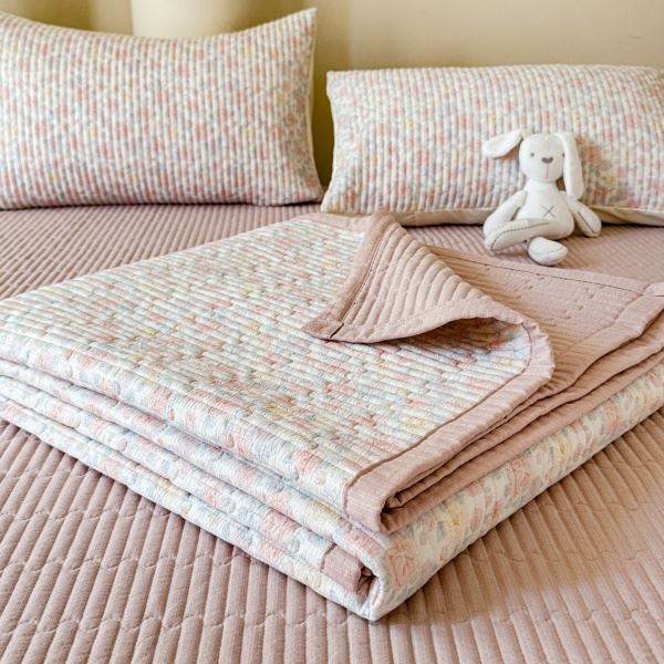 Floral Bed Cover Three-piece Set Floral Bed Cover Three-piece Set